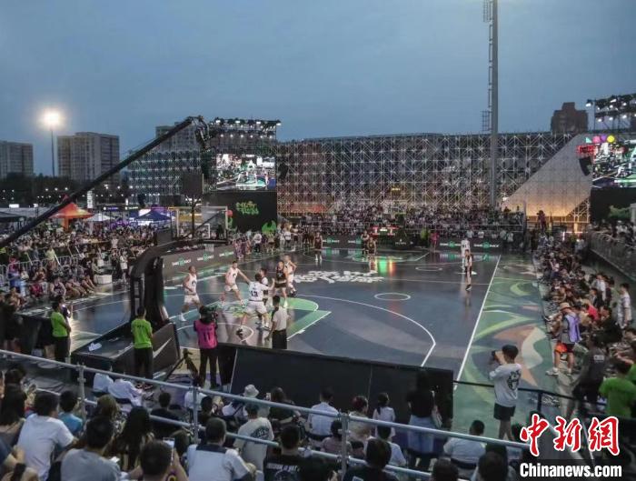 夜幕降临下的街球巅峰对决：ARK1399以63：62险胜北