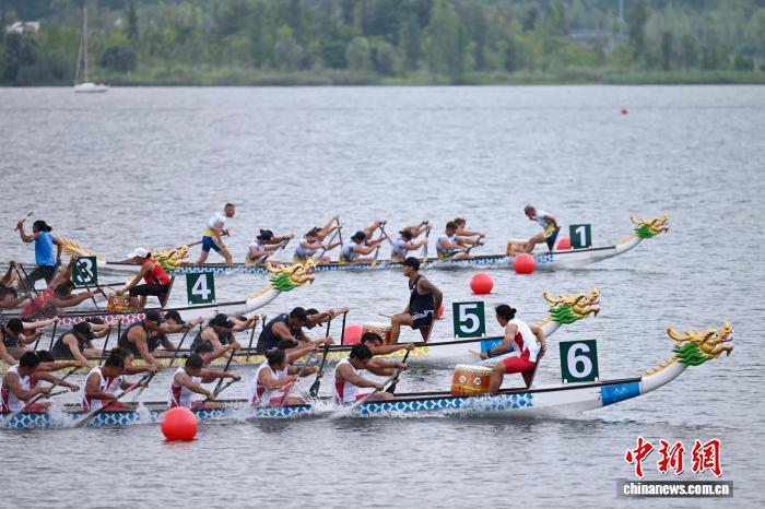 成都世运会龙舟在倾盆大雨中收官 印尼队以3金