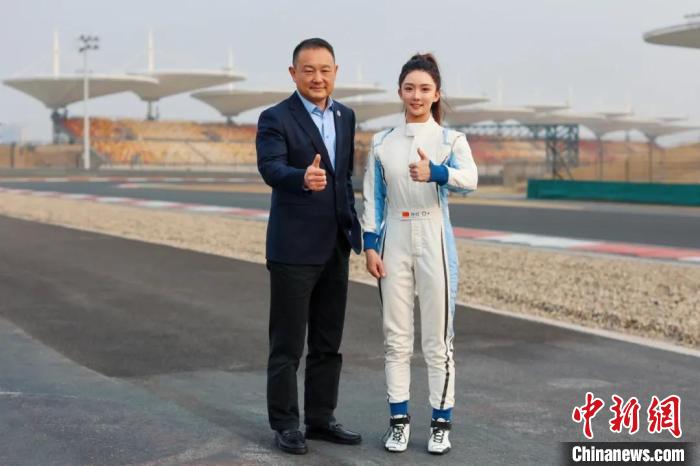 中国首位F1学院外卡车手师炜亮相2025赛季