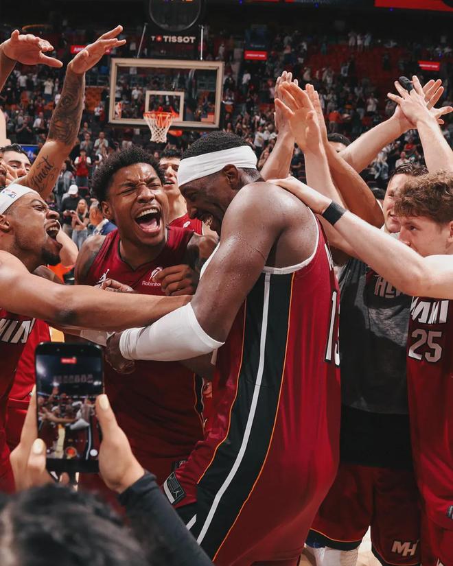 东契奇阿德巴约分获东西部周最佳 球员数据引发