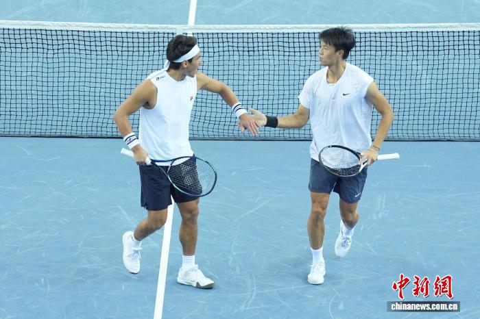 布云朝克特搭档郑展摘银 诠释团队力量