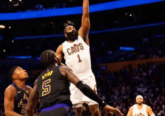 东契奇42分掀翻骑士，米切尔低迷致球队错失东部