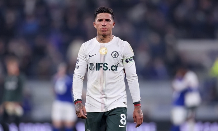 切尔西队长恩佐遭内部禁赛两场 两次采访透露转