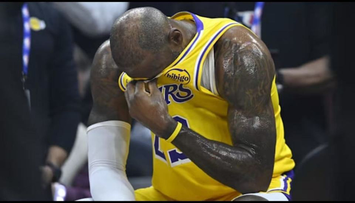 勒布朗·詹姆斯季后赛前抉择：家庭与球队的双重