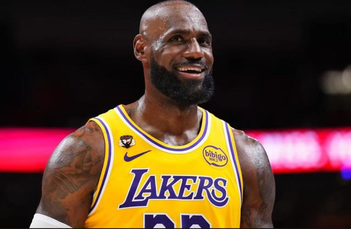 勒布朗·詹姆斯季后赛前抉择：家庭与球队的双重